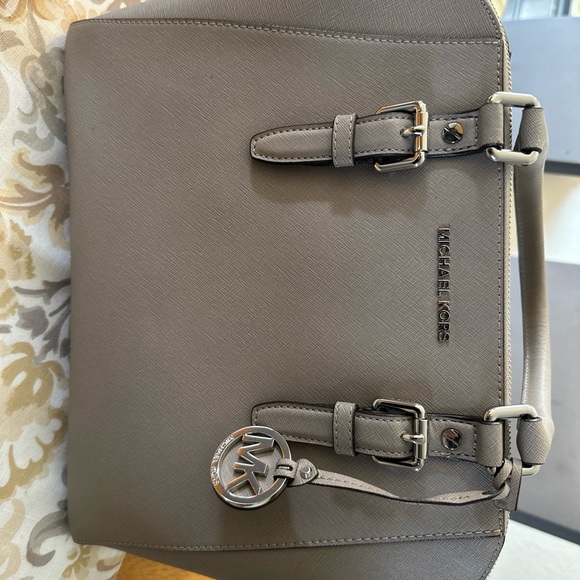 Michael korks , basically new I never used honestly , is in perfect condition - Picture 3 of 9